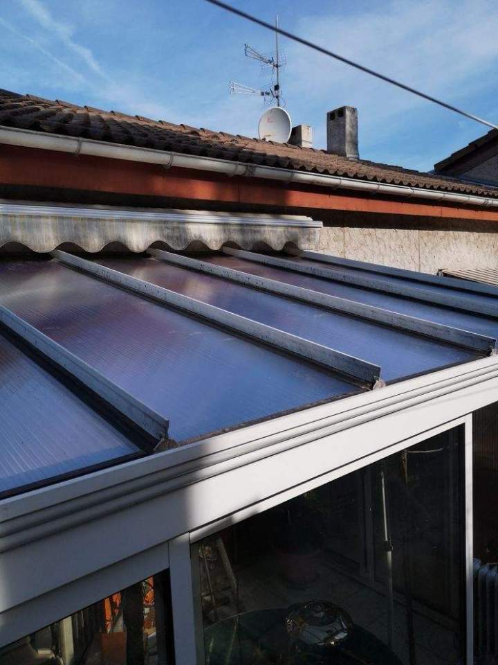 Toit d'une véranda en polycarbonate Givors